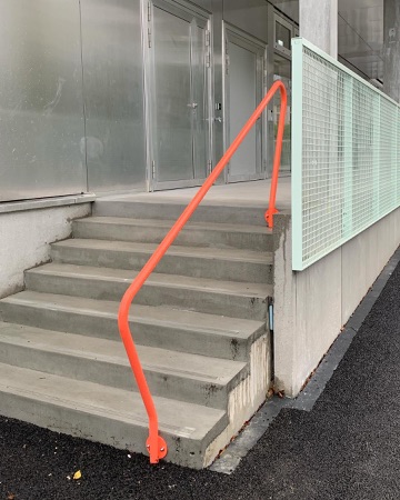 Treppenhäuser, Türen aus Beton, Metall · Schulanlage Guggach III — Weyell Zipse Architekten