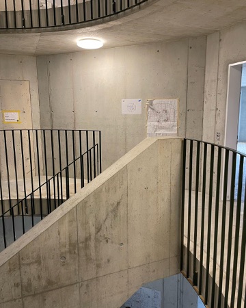 Treppenhäuser, Handläufe aus Beton, Metall · Hobelwerk, Haus E — Ramser Schmid Architekten