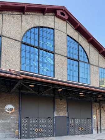 Fassaden, Fenster aus Metall, Glas · Lokstadthallen — Oxid Architektur