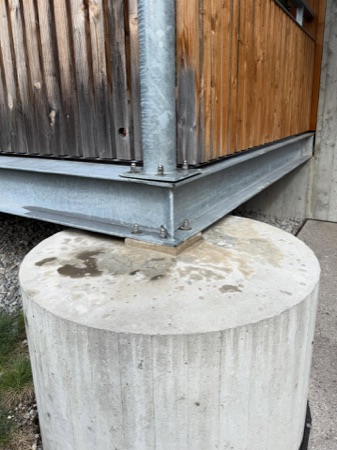 Balkone, Stützen aus Beton, Holz · Zellweger-Park | Weiherweg — EM2N