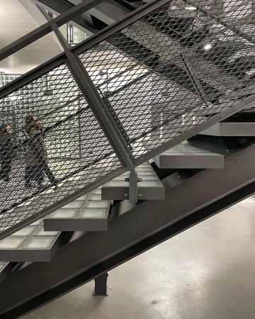 Treppenhäuser, Handläufe aus Beton, Metall · Research Building GLC, ETH Zurich — Boltshauser Architekten