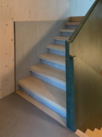 Treppenhäuser, Handläufe aus Beton, Holz · Atelierhäuser Horgen Ebnet — Neff Neumann Architekten
