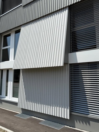 Fassaden, Fenster aus Metall · Zwhatt, Längsbau (Suffizienzprojekt) — Lütjens Padmanabhan Architekt*innen