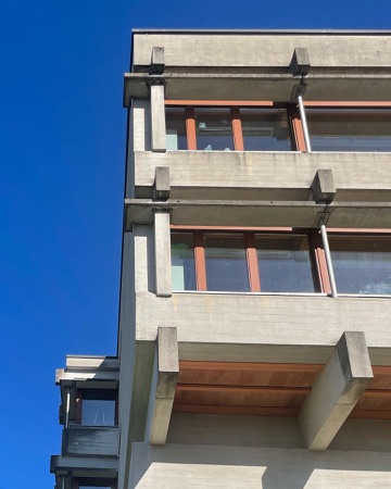 Fassaden, Fenster aus Beton, Holz · Schulhaus Stettbach — Esther & Rudolf Guyer