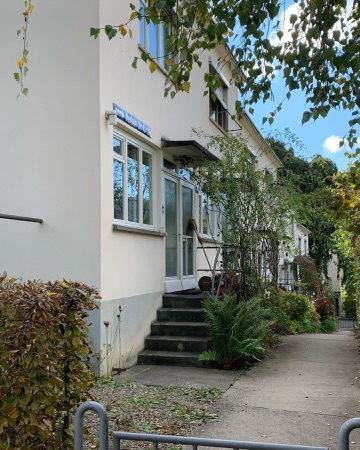 Treppenhäuser, Türen aus Beton, Glas · Werkbundsiedlung Neubühl — Max Ernst Haefeli / Werner Max Moser