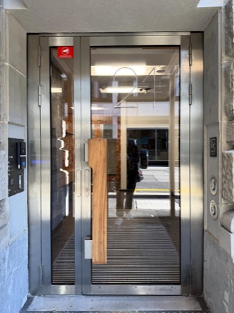 Türen, Eingänge aus Holz, Metall · Ehemalige Börse, Bahnhofstrasse 3 — Studio Märkli
