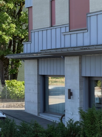 Fassaden, Fenster aus Beton, Metall · Alterszentrum Hochweid — Wolfgang Rossbauer