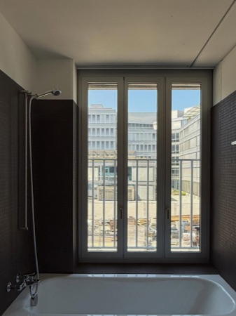 Fenster, Bäder aus Metall, Glas · Querbau im Zwhatt — Studio Märkli
