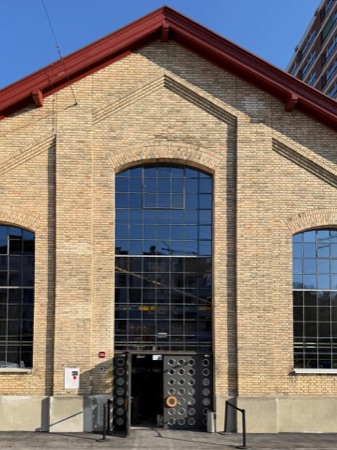 Fassaden, Fenster aus Metall, Glas · Lokstadthallen — Oxid Architektur