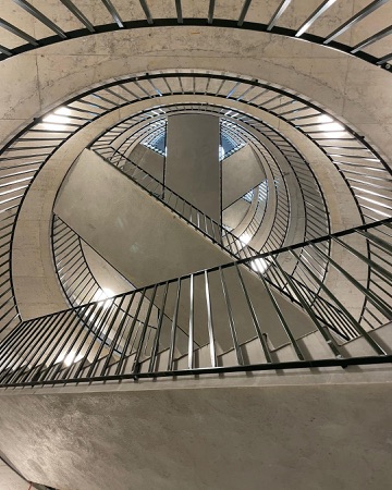 Treppenhäuser, Handläufe aus Beton, Metall · Hobelwerk, Haus E — Ramser Schmid Architekten