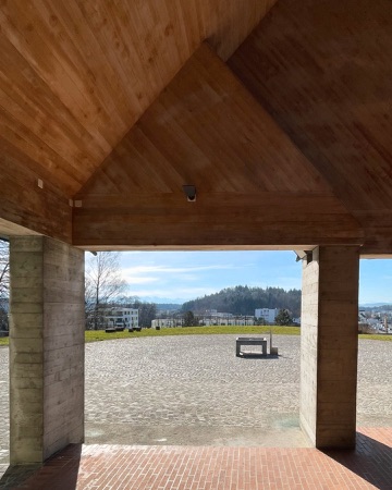 Eingänge, Stützen aus Beton, Holz · Reformierte Kirche Effretikon — Ernst Gisel