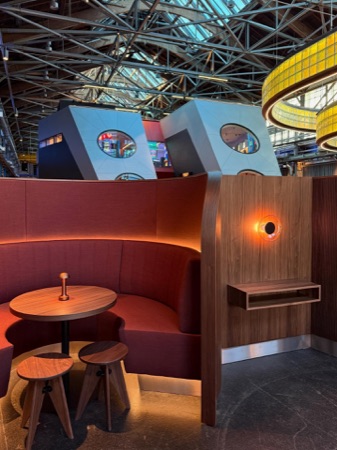 Oberlichter aus Holz, Glas · Lokstadthallen — Oxid Architektur