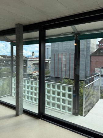 Fenster, Balkone aus Beton, Metall · Mehrfamilienhaus an der Limmat II — Schaub Zwicky Architekt:innen