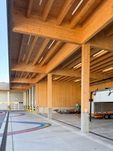 Stützen, Decken aus Holz · Werkhof Tiefbauamt Kanton Zürich — Malte Kloes Architekten