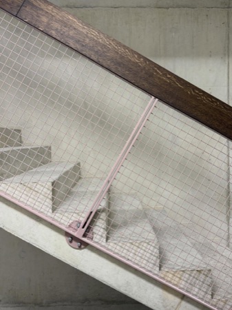 Treppenhäuser, Handläufe aus Beton, Holz · Wohnsiedlung Hardau I — Graber Pulver Architekten