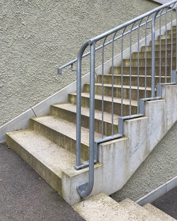Treppenhäuser, Handläufe aus Beton, Metall · Wohnhaus mit Gewerbe am Bahnhof Töss — KilgaPopp Architekten