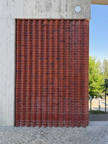 Fassaden aus Beton, Backstein · Schulanlage Schauenberg — Adrian Streich Architekten