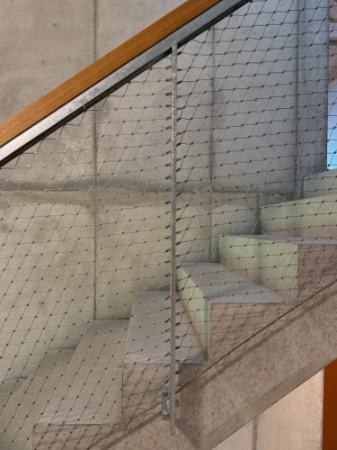 Treppenhäuser, Handläufe aus Beton, Holz · Wohnüberbauung Hofwisen — Baumberger Stegmeier Architektur