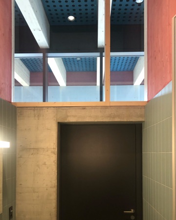 Fenster, Türen aus Beton, Holz · Erweiterung Schulanlage Mettmenstetten — Esch Sintzel Architekten