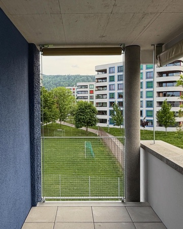 Handläufe, Balkone aus Beton, Metall · Wohnhaus Flurstrasse — Esch Sintzel Architekten