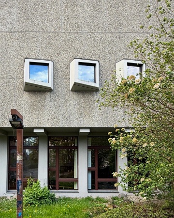 Fassaden, Fenster aus Beton, Holz · Reformierte Kirche Leimbach — Oskar Bitterli