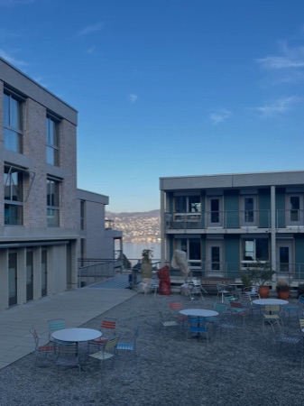 Fassaden, Höfe aus Beton, Backstein · Anders Wohnen im Alter Winkelhalden — op-arch
