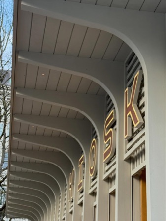 Fassaden, Decken aus Holz · Ersatzneubau Kiosk Stadthausanlage — Schmid Ziörjen Architektenkollektiv